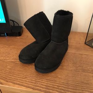 Black Short Ugg Boots